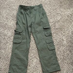 Abercrombie & Fitch Green Relaxed Cargo Pants with Straight Leg Design